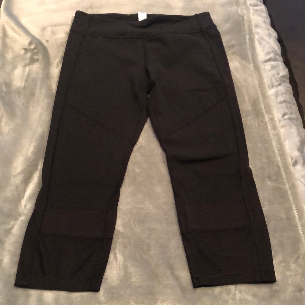 Ivivva Girls Size 14 Cropped Leggings, Black